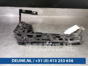 Used Rear bumper bracket, right Volkswagen Crafter (SY) 2.0 TDI Price € 24,20 Inclusive VAT offered by van Deijne Onderdelen Uden B.V.