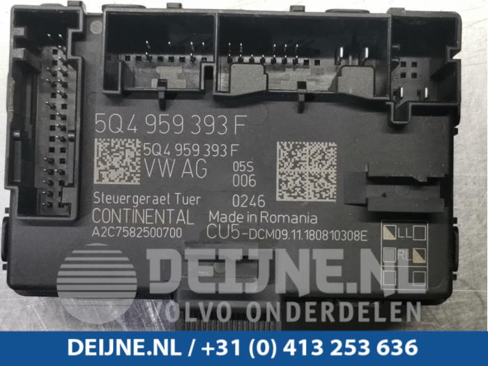 Central door locking module from a Volkswagen Crafter (SY) 2.0 TDI 2018