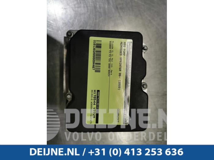 Usagé Bloc ABS Mercedes Sprinter 3,5t (906.63) 319 CDI,BlueTEC V6 24V Prix € 78,65 Prix TTC proposé par van Deijne Onderdelen Uden B.V.