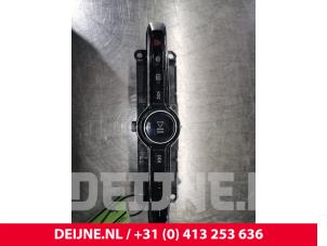 Used Radio control panel Volvo V60 II (ZW) 2.0 D3 16V Price € 50,00 Margin scheme offered by van Deijne Onderdelen Uden B.V.