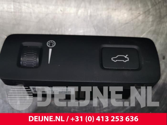 Cockpit dimmer from a Volvo V60 II (ZW) 2.0 D3 16V 2019