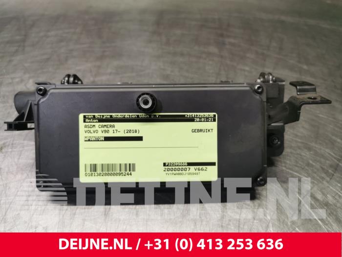 Używane Kamera ADSM Volvo V90 II (PW) 2.0 D4 16V Cena € 175,00 Procedura marży oferowane przez van Deijne Onderdelen Uden B.V.