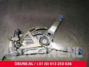 Używane Mechanizm szyby prawej przedniej wersja 4-drzwiowa Volvo XC90 I 2.5 T 20V Cena € 50,00 Procedura marży oferowane przez van Deijne Onderdelen Uden B.V.