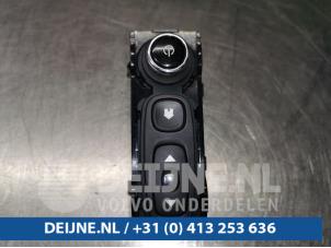 Używane Panel obslugi radia Renault Trafic (1FL/2FL/3FL/4FL) 1.6 dCi 120 Twin Turbo Cena na żądanie oferowane przez van Deijne Onderdelen Uden B.V.