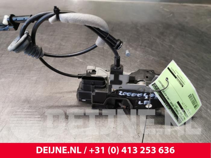 Rear door lock mechanism 4door, left Volvo XC90 II 2.0 D5 16V AWD 31349896