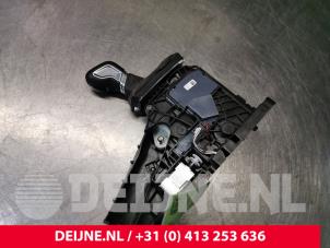 Usados Palanca de cambios Volvo XC90 II 2.0 D5 16V AWD Precio € 175,00 Norma de margen ofrecido por van Deijne Onderdelen Uden B.V.