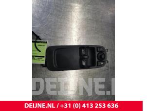 Usados Interruptor de ventanilla eléctrica Volvo C30 (EK/MK) 1.6 D 16V Precio € 35,00 Norma de margen ofrecido por van Deijne Onderdelen Uden B.V.