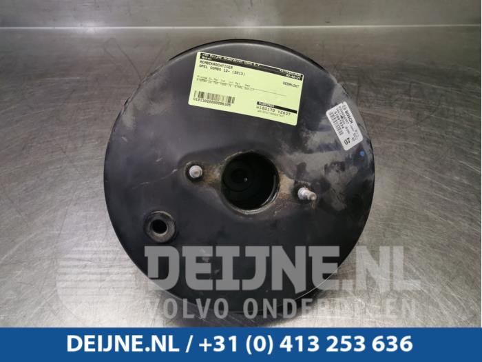 Usagé Servo frein Opel Combo Prix € 48,40 Prix TTC proposé par van Deijne Onderdelen Uden B.V.