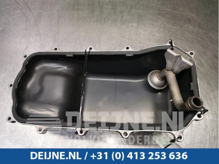Used Sump Iveco New Daily IV 50C14GV, 50C14GV/P Price € 54,45 Inclusive VAT offered by van Deijne Onderdelen Uden B.V.