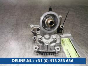 Używane Obudowa filtra oleju Iveco New Daily IV 50C14GV, 50C14GV/P Cena € 60,50 Z VAT oferowane przez van Deijne Onderdelen Uden B.V.