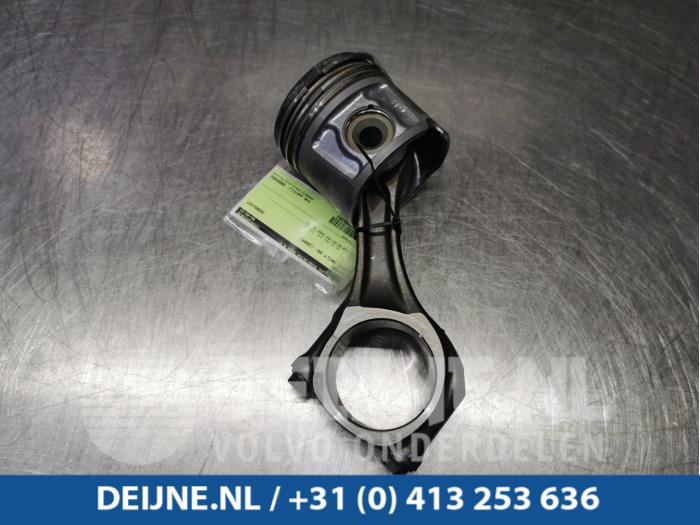 Usagé Piston Iveco Daily Prix € 121,00 Prix TTC proposé par van Deijne Onderdelen Uden B.V.