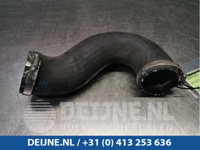 Gebrauchte Intercooler Schlauch Porsche Cayenne II (92A) 3.0 D V6 24V Preis € 30,00 Margenregelung angeboten von van Deijne Onderdelen Uden B.V.