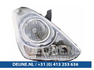 New Headlight, right Hyundai H300 Price € 163,35 Inclusive VAT offered by van Deijne Onderdelen Uden B.V.