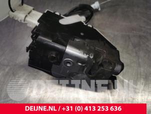 Used Door lock mechanism 2-door, right Fiat Scudo (270) 2.0 D Multijet Price € 48,40 Inclusive VAT offered by van Deijne Onderdelen Uden B.V.