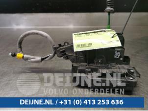 Używane Mechanizm blokady drzwi prawych tylnych wersja 4-drzwiowa Mercedes C (W205) C-220 2.2 CDI BlueTEC, C-220 d 16V Cena € 50,00 Procedura marży oferowane przez van Deijne Onderdelen Uden B.V.