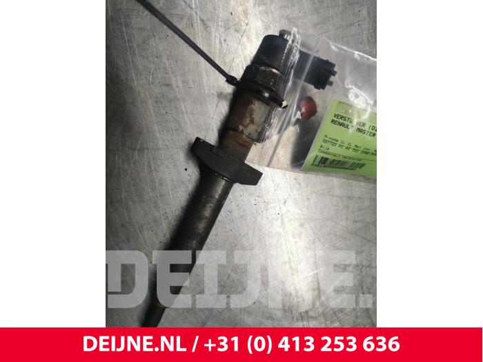 Usagé Injecteurs Renault Master Prix € 84,70 Prix TTC proposé par van Deijne Onderdelen Uden B.V.