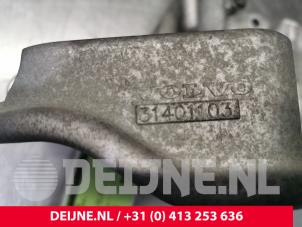 Used Alternator lower bracket Volvo V60 II (ZW) 2.0 D4 16V Price € 50,00 Margin scheme offered by van Deijne Onderdelen Uden B.V.