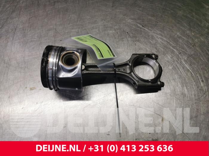 Używane Korbowód Volvo V60 II (ZW) 2.0 D4 16V Cena € 60,00 Procedura marży oferowane przez van Deijne Onderdelen Uden B.V.