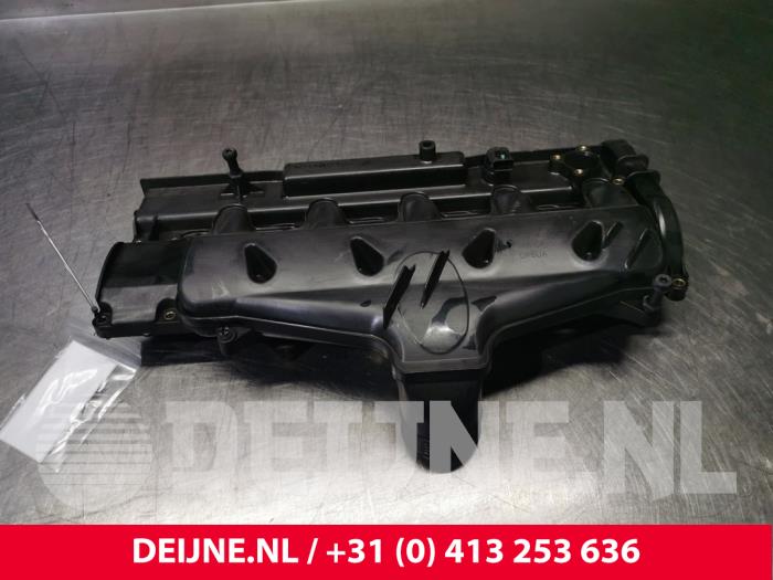 Rocker cover from a Volvo S80 2008