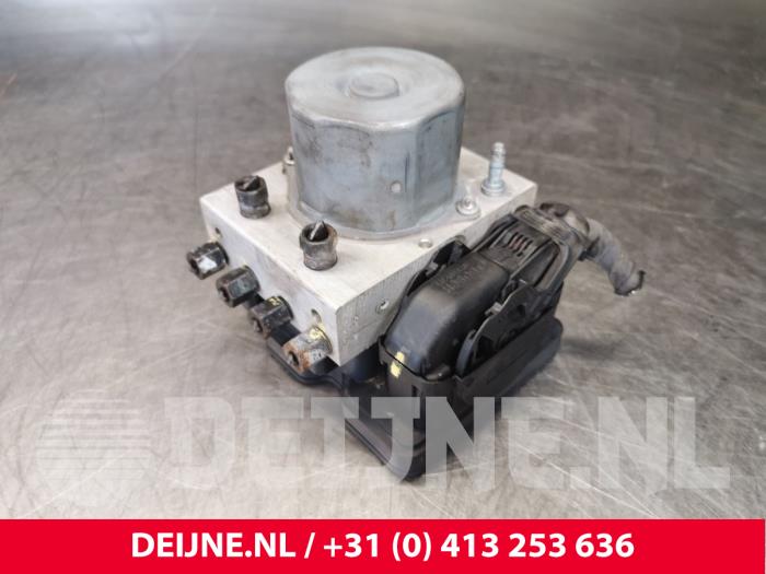 Begagnade ABS-pump Tesla Model X 100D Pris € 484,00 Inklusive moms erbjuds av van Deijne Onderdelen Uden B.V.