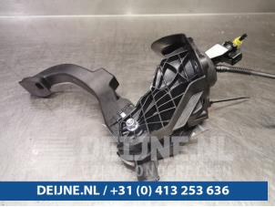 Used Clutch pedal Peugeot Expert (VA/VB/VE/VF/VY) 1.5 BlueHDi 100 Price on request offered by van Deijne Onderdelen Uden B.V.