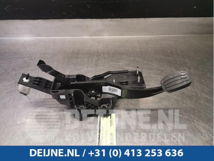 Używane Pedal hamulca Peugeot Expert (V1/VA/VB/VE/VF/VT/VY) 1.5 BlueHDi 100 Cena € 90,75 Z VAT oferowane przez van Deijne Onderdelen Uden B.V.