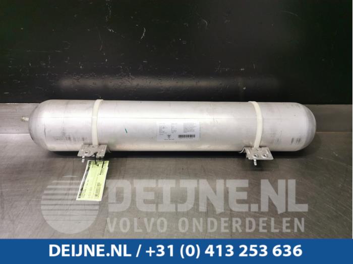 Begagnade Lufttank Tesla Model X 100D Pris € 36,30 Inklusive moms erbjuds av van Deijne Onderdelen Uden B.V.