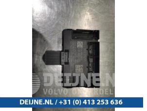 Used Central door locking module Volkswagen Crafter (SY) 2.0 TDI Price € 21,78 Inclusive VAT offered by van Deijne Onderdelen Uden B.V.