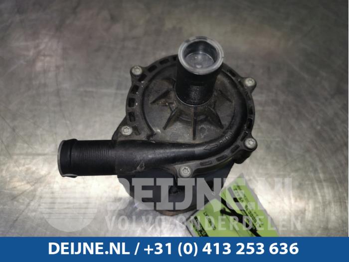 Begagnade Extra vattenpump Tesla Model X 100D Pris € 72,60 Inklusive moms erbjuds av van Deijne Onderdelen Uden B.V.