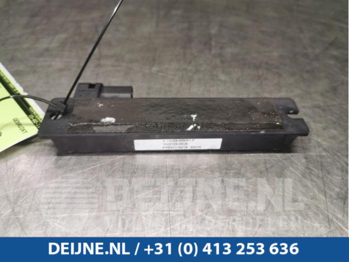 Używane Keyless Entry-Antena Tesla Model X 100D Cena € 24,20 Z VAT oferowane przez van Deijne Onderdelen Uden B.V.