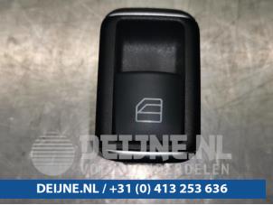 Używane Przelacznik elektrycznej szyby Tesla Model X 100D Cena € 12,10 Z VAT oferowane przez van Deijne Onderdelen Uden B.V.
