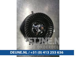 Usagé Moteur de ventilation chauffage Volkswagen Crafter (SY) 2.0 TDI Prix € 72,60 Prix TTC proposé par van Deijne Onderdelen Uden B.V.