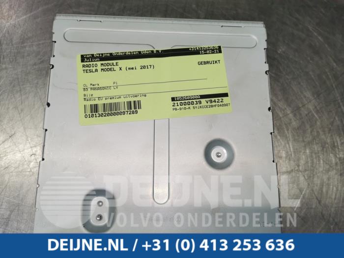 Używane Modul radiowy Tesla Model X 100D Cena € 96,80 Z VAT oferowane przez van Deijne Onderdelen Uden B.V.