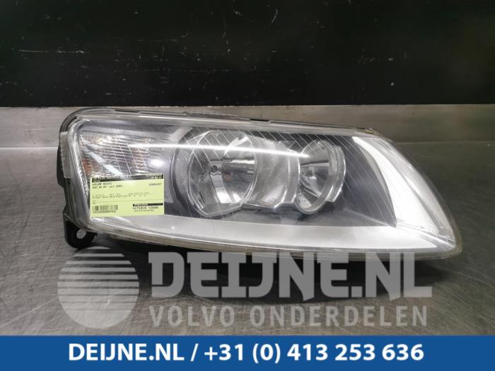 Używane Reflektor prawy Audi A6 (C6) 3.0 TDI V6 24V Quattro Cena € 100,00 Procedura marży oferowane przez van Deijne Onderdelen Uden B.V.