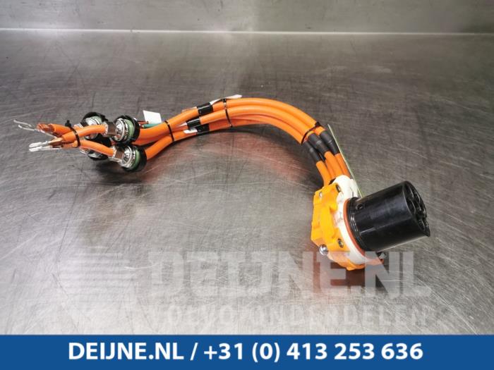 Używane Gniazdo punktu ladowania Tesla Model X 100D Cena € 363,00 Z VAT oferowane przez van Deijne Onderdelen Uden B.V.