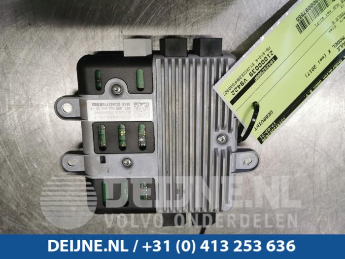Begagnade USB-modul Tesla Model X 100D Pris € 90,75 Inklusive moms erbjuds av van Deijne Onderdelen Uden B.V.