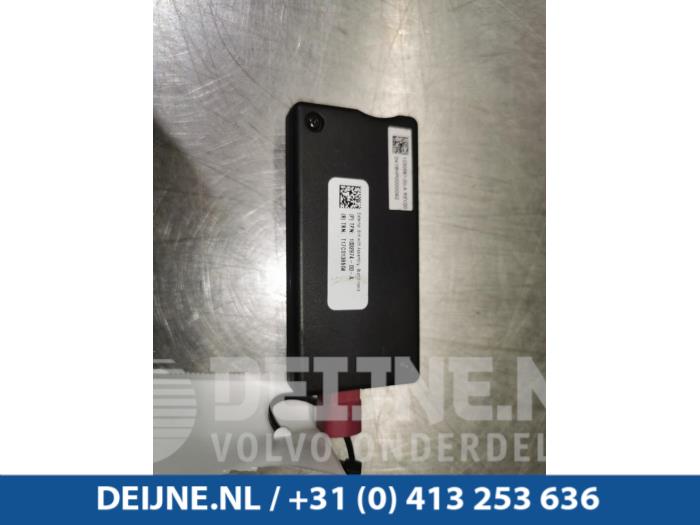 Używane Uchwyt karty SIM Tesla Model X 100D Cena € 151,25 Z VAT oferowane przez van Deijne Onderdelen Uden B.V.