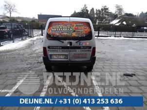 Używane Zderzak tylny Citroen Berlingo 1.9 Di Cena € 30,25 Z VAT oferowane przez van Deijne Onderdelen Uden B.V.