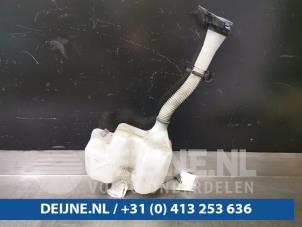 Used Front windscreen washer reservoir Fiat Scudo (270) 2.0 D Multijet Price € 12,10 Inclusive VAT offered by van Deijne Onderdelen Uden B.V.