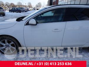 Używane Szyba drzwi lewych przednich wersja 4-drzwiowa Volvo V60 I (FW/GW) 2.0 D4 16V Cena € 50,00 Procedura marży oferowane przez van Deijne Onderdelen Uden B.V.