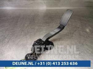 Used Accelerator pedal Tesla Model S 75D Price on request offered by van Deijne Onderdelen Uden B.V.