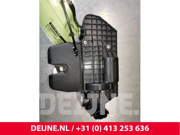 Tailgate lock mechanism from a Peugeot 5008 I (0A/0E) 1.6 THP 16V 2011