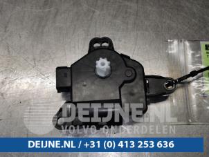 Usagé Clapet chauffage moteur Tesla Model S 75D Prix sur demande proposé par van Deijne Onderdelen Uden B.V.