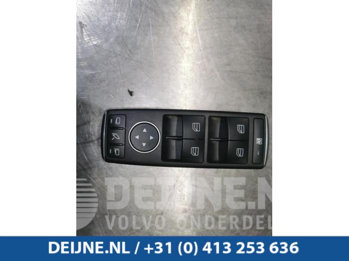 Usados Interruptor de ventanilla eléctrica Tesla Model S 75D Precio € 42,35 IVA incluido ofrecido por van Deijne Onderdelen Uden B.V.