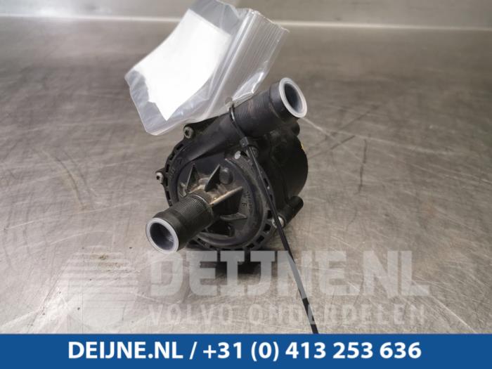 Begagnade Vattenpump Tesla Model S 75D Pris € 66,55 Inklusive moms erbjuds av van Deijne Onderdelen Uden B.V.
