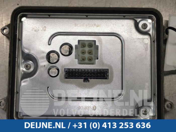 Używane Modułowy reflektor LED Tesla Model S 75D Cena € 42,35 Z VAT oferowane przez van Deijne Onderdelen Uden B.V.
