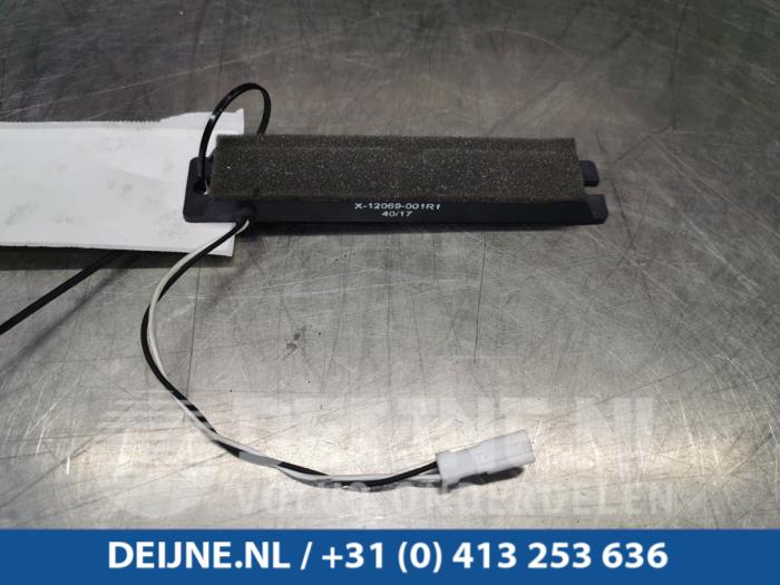 Używane Keyless Entry-Antena Tesla Model S 75D Cena € 24,20 Z VAT oferowane przez van Deijne Onderdelen Uden B.V.