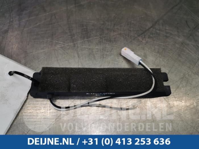 Używane Keyless Entry-Antena Tesla Model S 75D Cena € 24,20 Z VAT oferowane przez van Deijne Onderdelen Uden B.V.