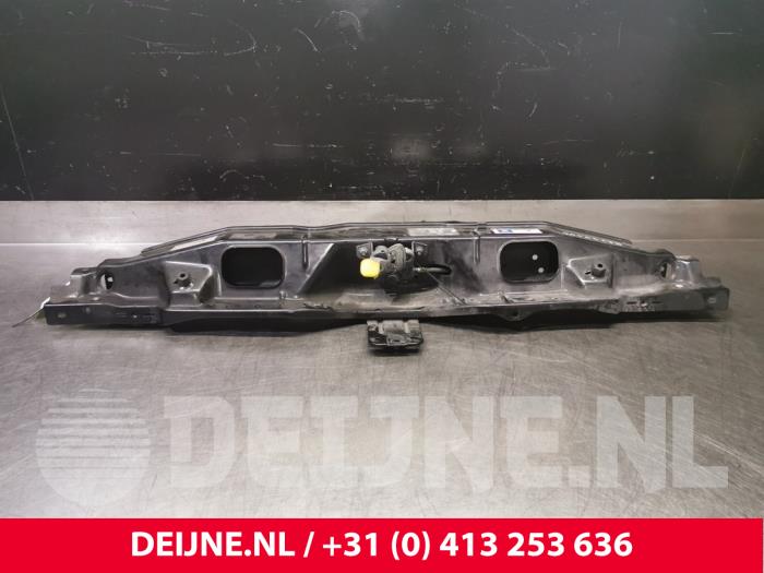 Begagnade Front Peugeot Boxer (U9) 2.2 HDi 130 Euro 5 Pris € 96,80 Inklusive moms erbjuds av van Deijne Onderdelen Uden B.V.