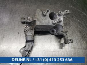 Used Alternator upper bracket Citroen Berlingo 1.6 BlueHDI 100 Price on request offered by van Deijne Onderdelen Uden B.V.